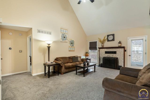 6239 SW 38th PL, Topeka, KS 66610