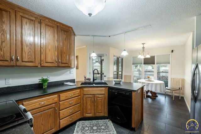 6239 SW 38th PL, Topeka, KS 66610