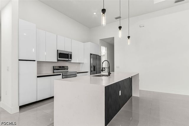 1900 NW Embers TER, Cape Coral, FL 33993