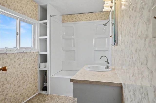 451 N 200 Road, Overbrook, KS 66524