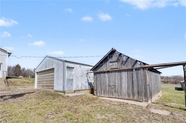 451 N 200 Road, Overbrook, KS 66524
