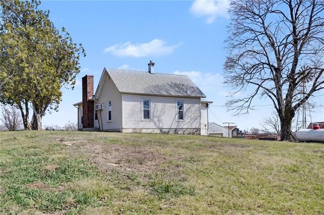 451 N 200 Road, Overbrook, KS 66524