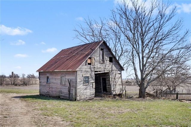 451 N 200 Road, Overbrook, KS 66524
