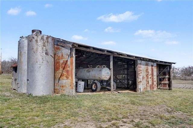 451 N 200 Road, Overbrook, KS 66524