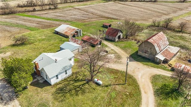 451 N 200 Road, Overbrook, KS 66524