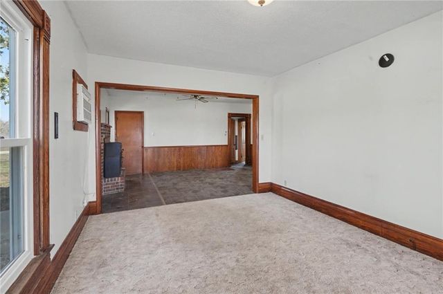 451 N 200 Road, Overbrook, KS 66524