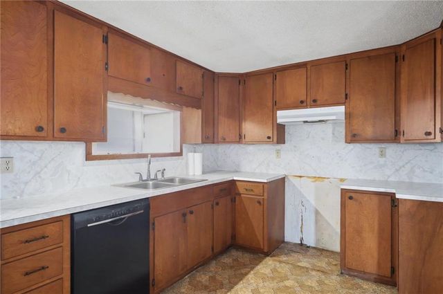 451 N 200 Road, Overbrook, KS 66524