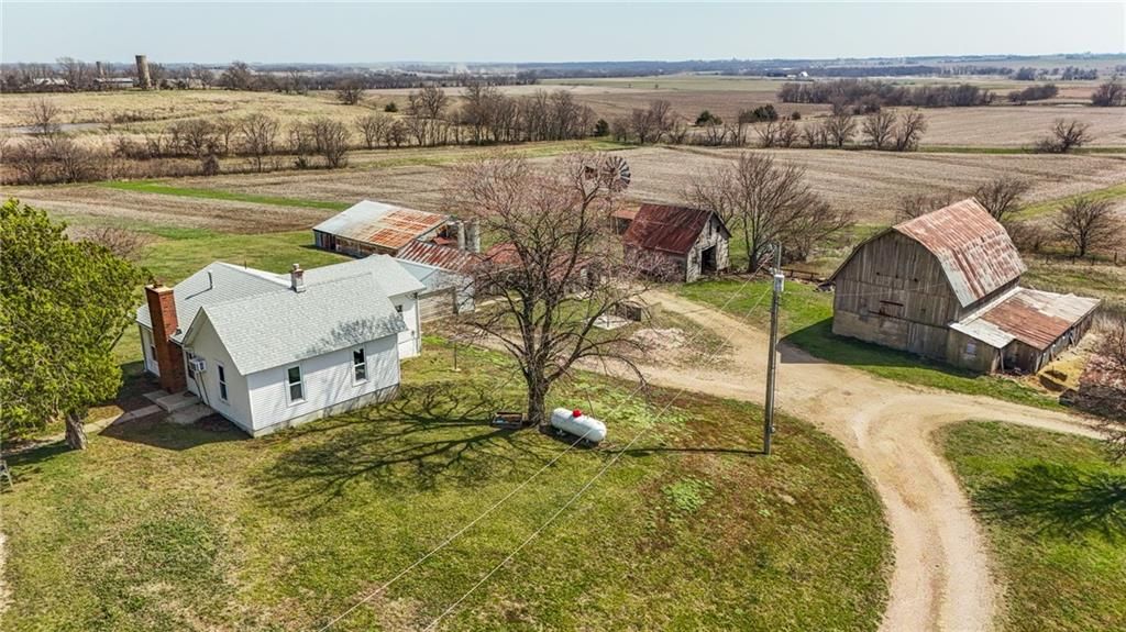 451 N 200 Road, Overbrook, KS 66524