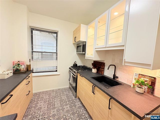 141 Duncan Avenue 6, Jersey City, NJ 07306