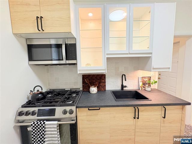 141 Duncan Avenue 6, Jersey City, NJ 07306