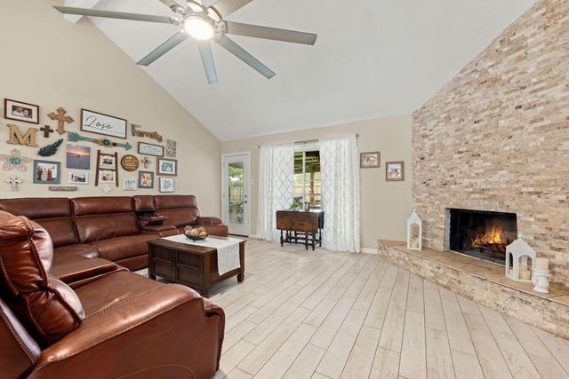 1103 Pinecroft Drive, Sugar Land, TX 77498