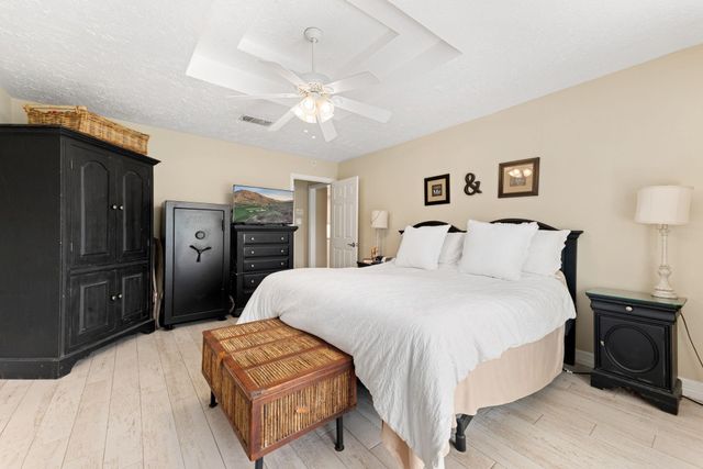 1103 Pinecroft Drive, Sugar Land, TX 77498