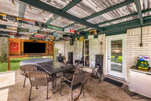 1103 Pinecroft Drive, Sugar Land, TX 77498