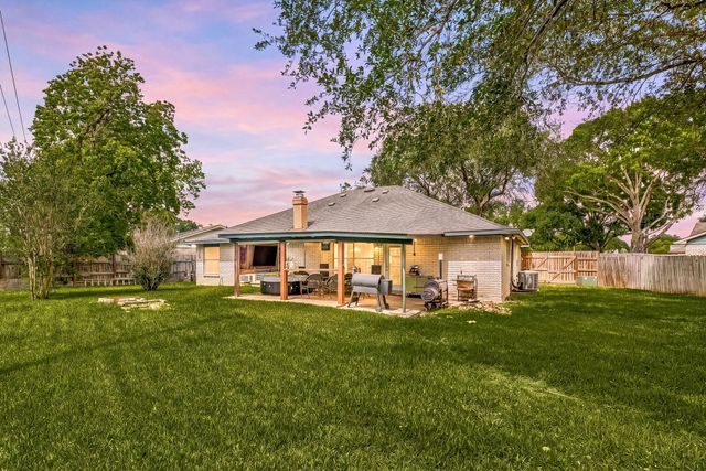 1103 Pinecroft Drive, Sugar Land, TX 77498