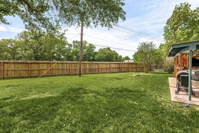 1103 Pinecroft Drive, Sugar Land, TX 77498