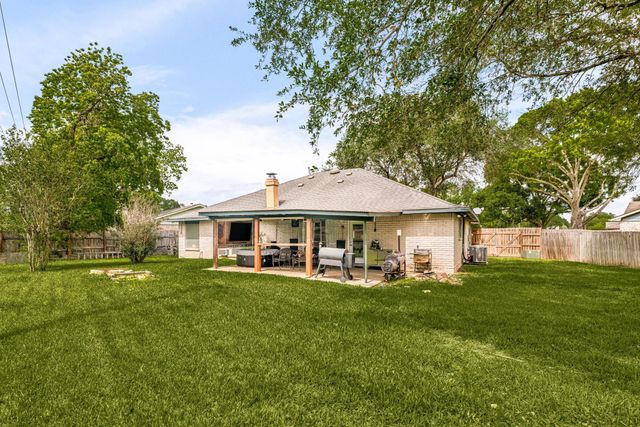 1103 Pinecroft Drive, Sugar Land, TX 77498