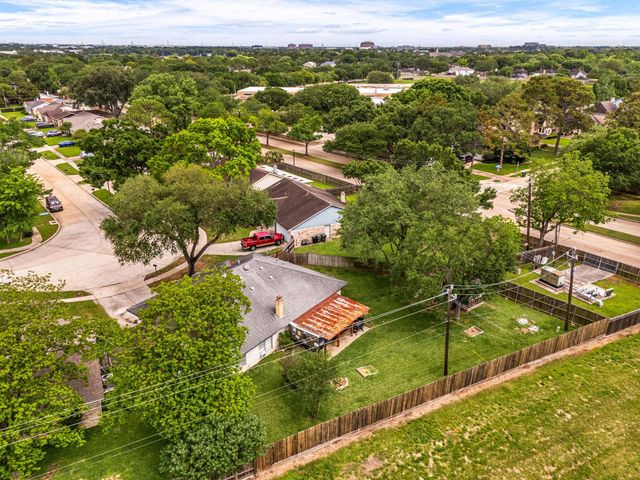 1103 Pinecroft Drive, Sugar Land, TX 77498