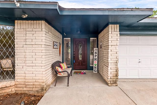 1103 Pinecroft Drive, Sugar Land, TX 77498