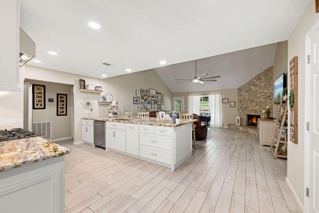 1103 Pinecroft Drive, Sugar Land, TX 77498