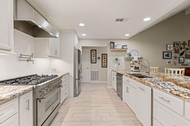 1103 Pinecroft Drive, Sugar Land, TX 77498