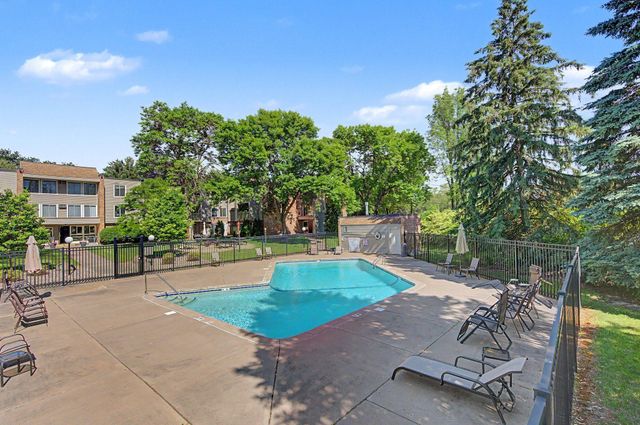 4045 Hodgson Road 107, Shoreview, MN 55126