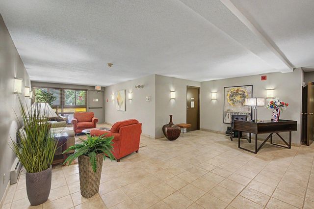 4045 Hodgson Road 107, Shoreview, MN 55126