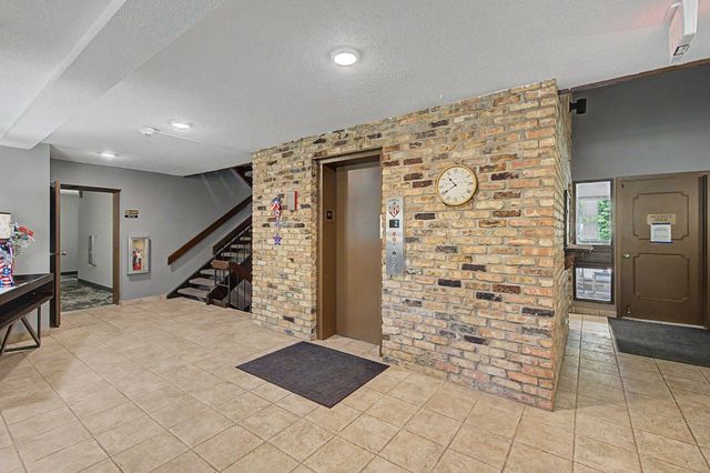 4045 Hodgson Road 107, Shoreview, MN 55126