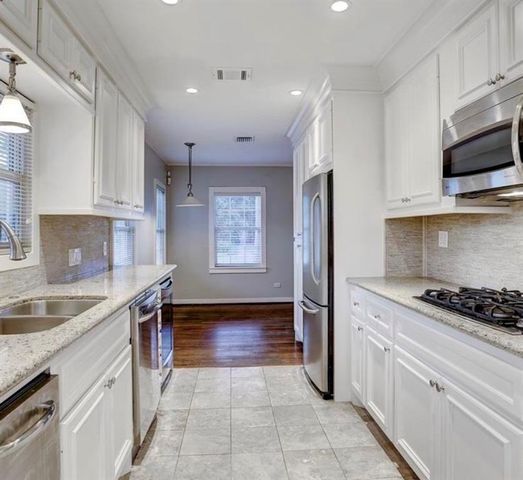 515 W 30th Street, Houston, TX 77018