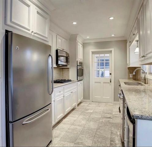 515 W 30th Street, Houston, TX 77018