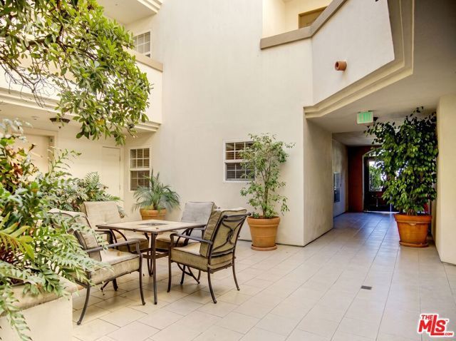 4832 Whitsett Avenue 105, Valley Village, CA 91607