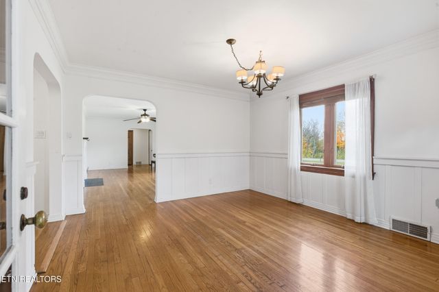 2731 Asbury Rd, Knoxville, TN 37914