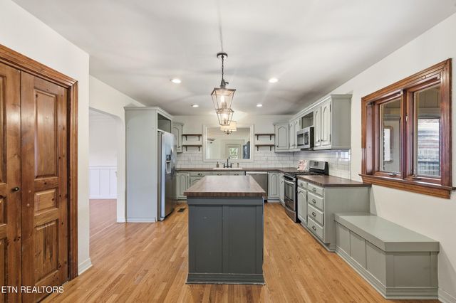 2731 Asbury Rd, Knoxville, TN 37914