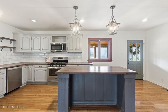 2731 Asbury Rd, Knoxville, TN 37914