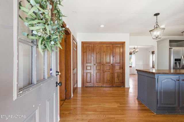 2731 Asbury Rd, Knoxville, TN 37914