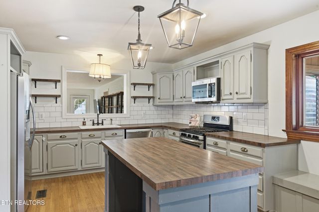 2731 Asbury Rd, Knoxville, TN 37914