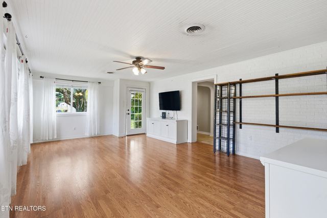 2731 Asbury Rd, Knoxville, TN 37914