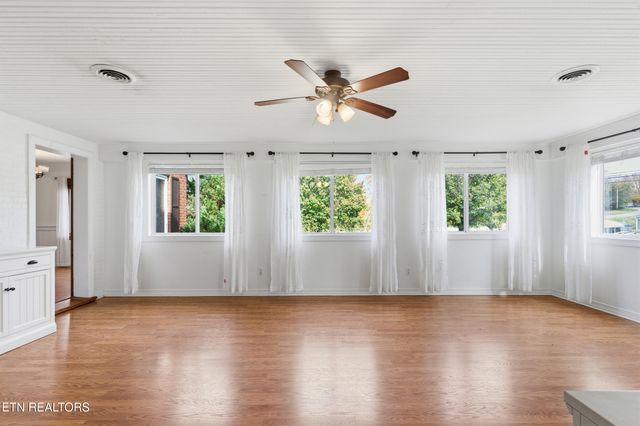 2731 Asbury Rd, Knoxville, TN 37914