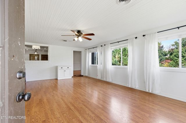 2731 Asbury Rd, Knoxville, TN 37914