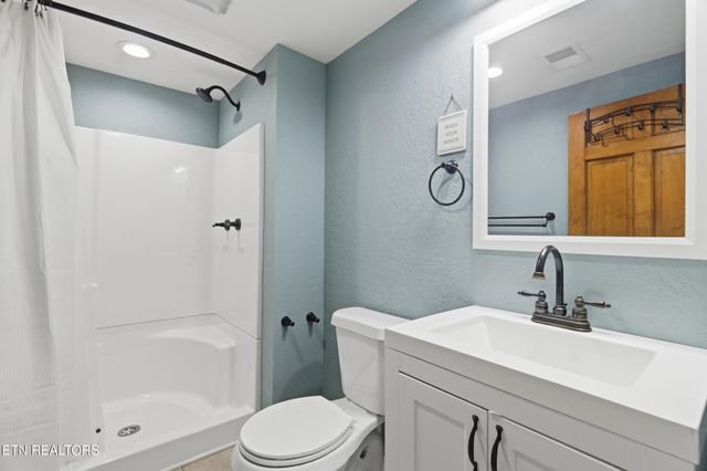 2731 Asbury Rd, Knoxville, TN 37914