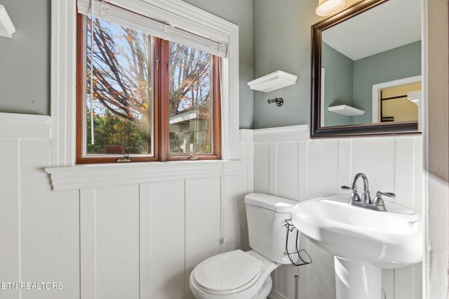 2731 Asbury Rd, Knoxville, TN 37914