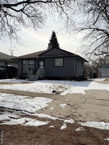 29 W Rutgers Avenue, Pontiac, MI 48340