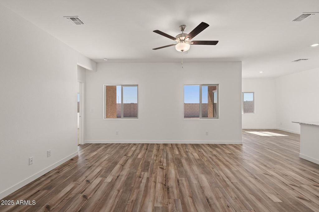 Image 2 of property listing at 651 W PINTAIL Drive, Casa Grande, AZ 85122