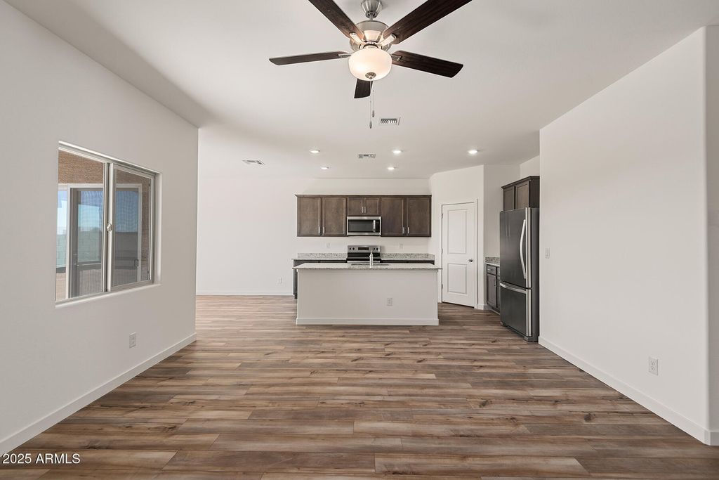Image 3 of property listing at 651 W PINTAIL Drive, Casa Grande, AZ 85122