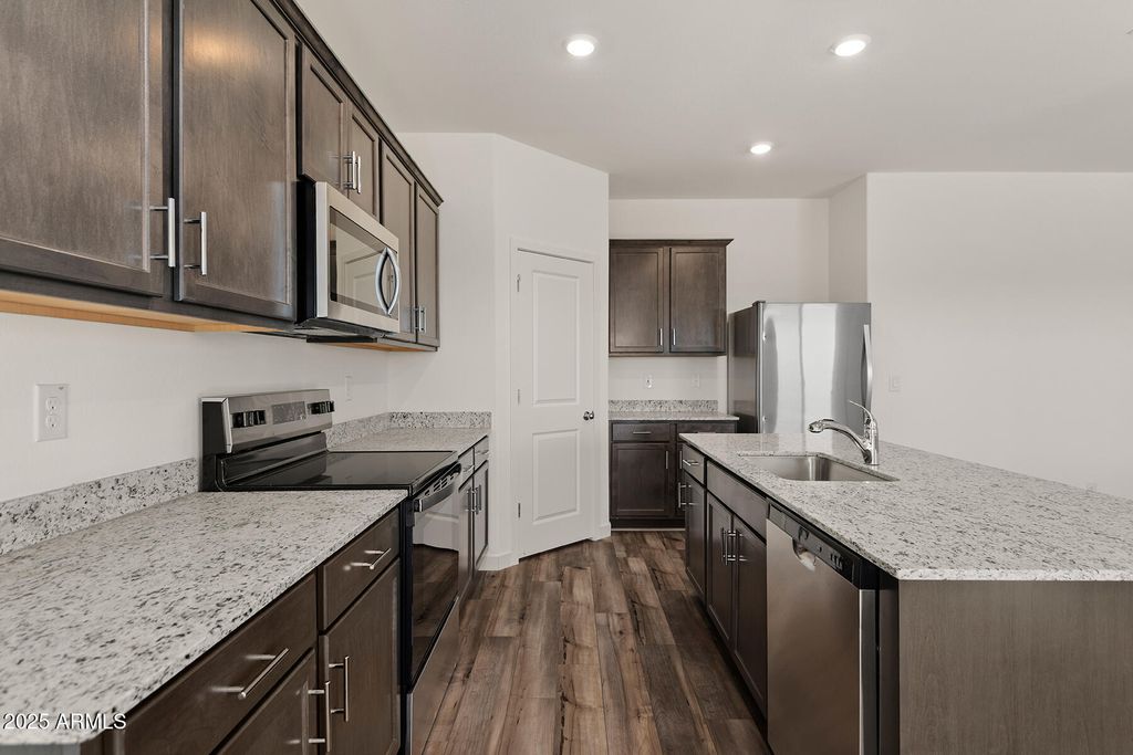Image 5 of property listing at 651 W PINTAIL Drive, Casa Grande, AZ 85122