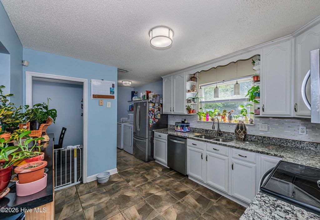 Image 12 of property listing at 408 Cardinal Road, Jacksonville, NC 28546
