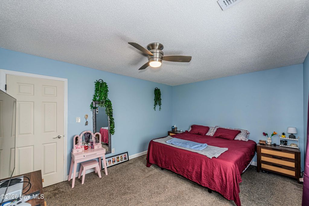 Image 13 of property listing at 408 Cardinal Road, Jacksonville, NC 28546