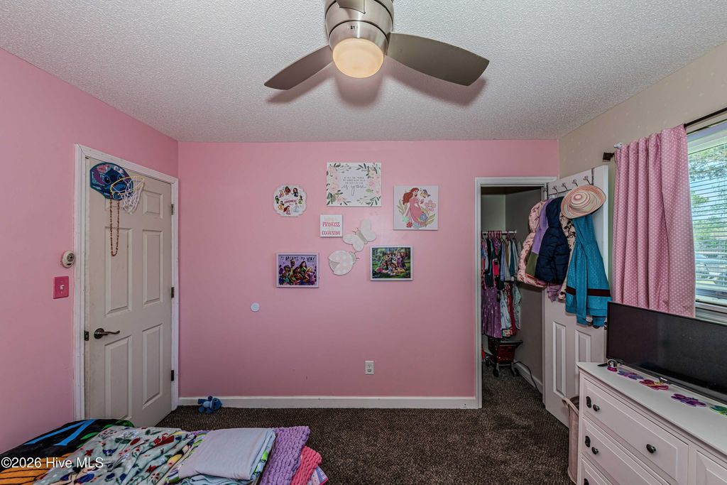 Image 20 of property listing at 408 Cardinal Road, Jacksonville, NC 28546