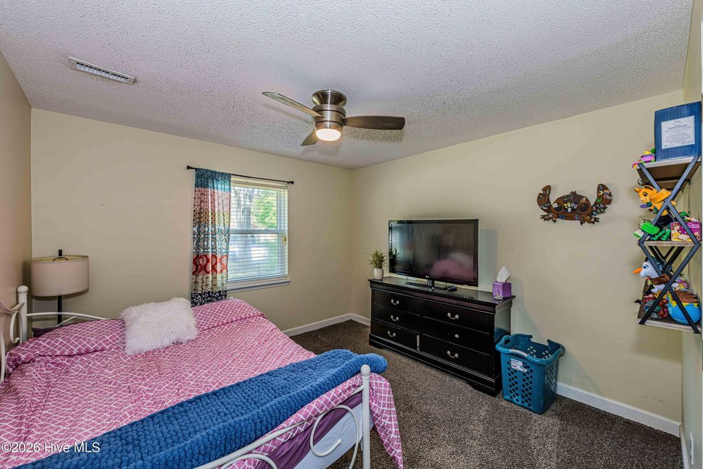 Image 21 of property listing at 408 Cardinal Road, Jacksonville, NC 28546