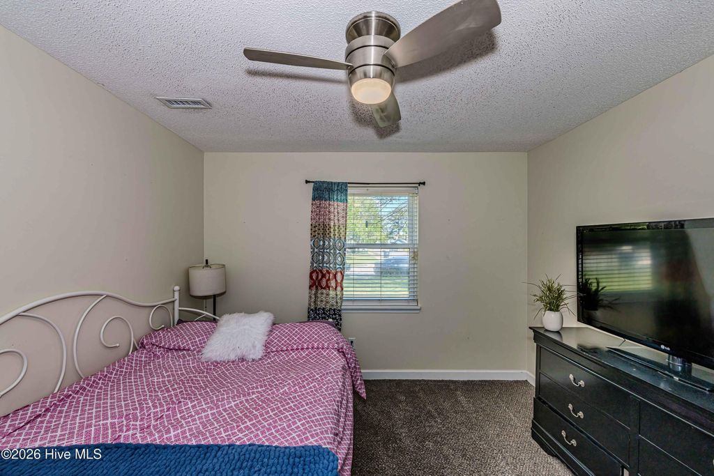 Image 23 of property listing at 408 Cardinal Road, Jacksonville, NC 28546