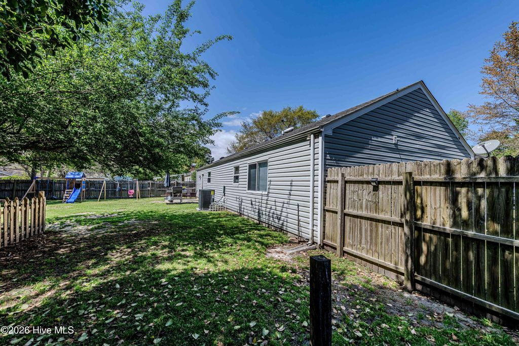 Image 31 of property listing at 408 Cardinal Road, Jacksonville, NC 28546